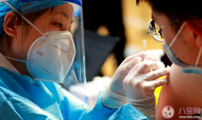 新冠疫苗加強針哪些人優(yōu)先打 加強針第三針能混打嗎 新冠疫苗加強針哪些人優(yōu)先打 加強針第三針能混打嗎