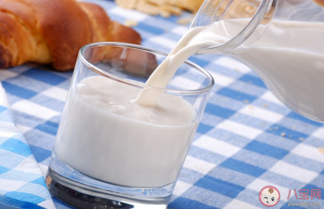 減肥是喝全脂奶還是脫脂奶好 全脂牛奶減肥期間就可以隨意喝嗎 減肥是喝全脂奶還是脫脂奶好 全脂牛奶減肥期間就可以隨意喝嗎