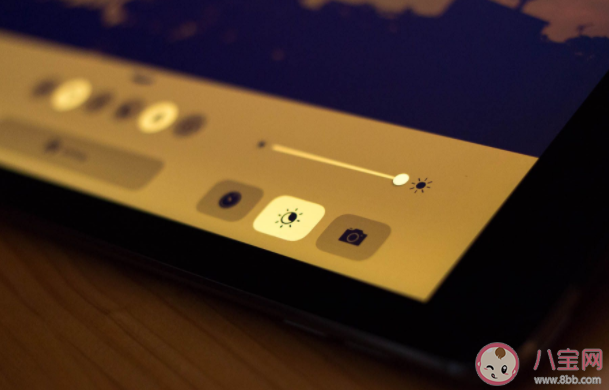 手機等人造光源發(fā)出的藍(lán)光也會傷害皮膚這種說法正確嗎 螞蟻莊園9月1日答案解析 手機等人造光源發(fā)出的藍(lán)光也會傷害皮膚這種說法正確嗎 螞蟻莊園9月1日答案解析