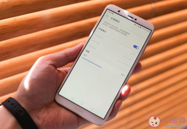 手機等人造光源發(fā)出的藍(lán)光也會傷害皮膚這種說法正確嗎 螞蟻莊園9月1日答案解析 手機等人造光源發(fā)出的藍(lán)光也會傷害皮膚這種說法正確嗎 螞蟻莊園9月1日答案解析