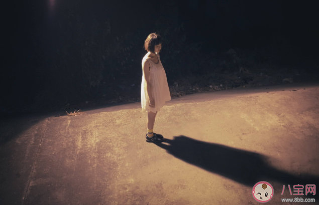 自我封閉的人有什么表現(xiàn) 持續(xù)的自我封閉有什么影響 自我封閉的人有什么表現(xiàn) 持續(xù)的自我封閉有什么影響