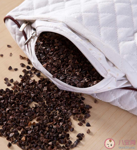 蕎麥枕和乳膠枕哪個睡的更舒服 枕頭里放什么可以能安神助眠 蕎麥枕和乳膠枕哪個睡的更舒服 枕頭里放什么可以能安神助眠