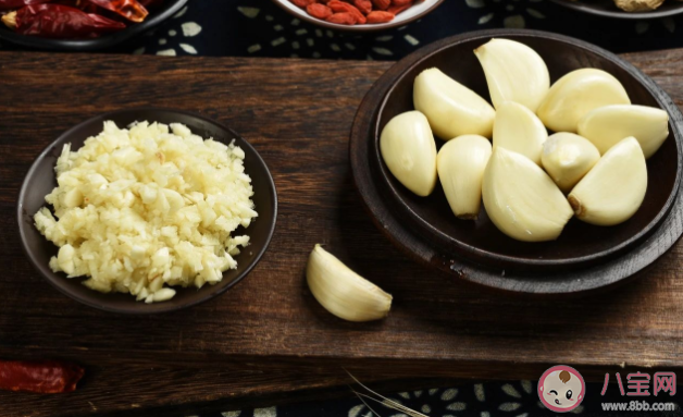 經常吃大蒜對身體有什么好處 吃大蒜有哪些注意事項 經常吃大蒜對身體有什么好處 吃大蒜有哪些注意事項