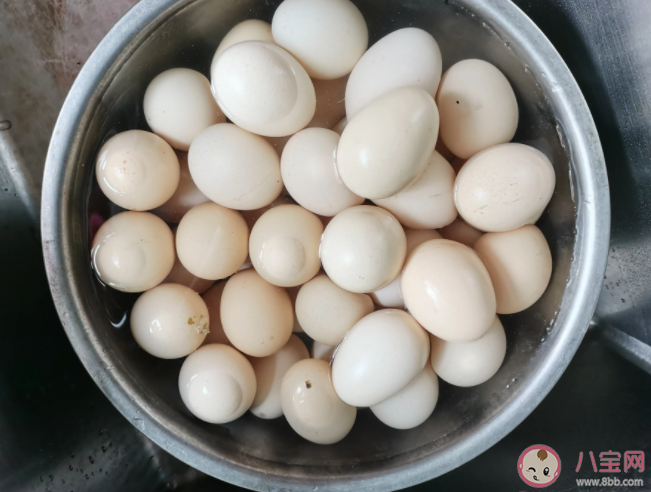 雞蛋洗完再放冰箱好嗎 雞蛋怎么存放保存時間更長 雞蛋洗完再放冰箱好嗎 雞蛋怎么存放保存時間更長