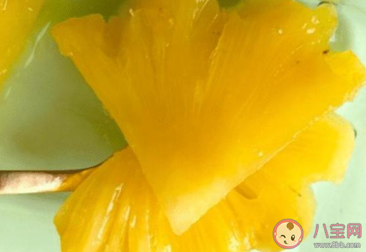 為什么菠蘿得泡鹽水里 辣椒和醬油拌菠蘿好吃嗎 為什么菠蘿得泡鹽水里 辣椒和醬油拌菠蘿好吃嗎