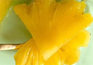 為什么菠蘿得泡鹽水里 辣椒和醬油拌菠蘿好吃嗎