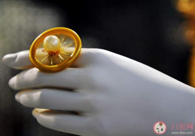 安全套上的油不洗掉會引起婦科病嗎 如何減少避孕套的傷害 安全套上的油不洗掉會引起婦科病嗎 如何減少避孕套的傷害