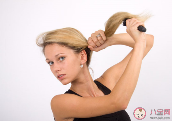 頭發(fā)干枯分叉的原因是什么 如何修復(fù)分叉的頭發(fā) 頭發(fā)干枯分叉的原因是什么 如何修復(fù)分叉的頭發(fā)