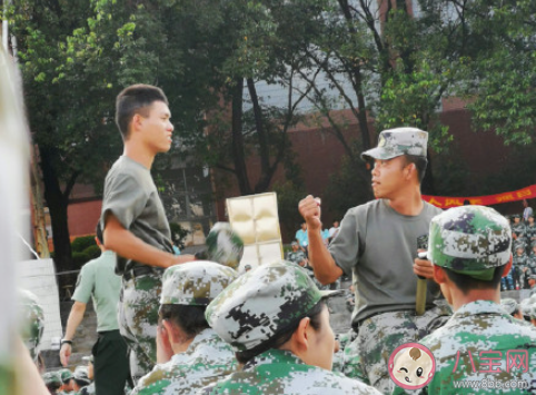 孩子上大學軍訓媽媽發朋友圈說說 小孩軍訓家長發朋友圈的配詞