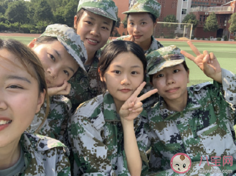 孩子上大學軍訓媽媽發朋友圈說說 小孩軍訓家長發朋友圈的配詞