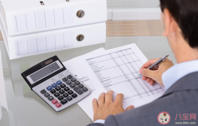 年輕人職場中最頭疼什么 如何看待工作中的周報日報