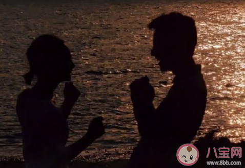 白發校長16字金句勸大學生別戀愛 大學到底要不要談戀愛 白發校長16字金句勸大學生別戀愛 大學到底要不要談戀愛