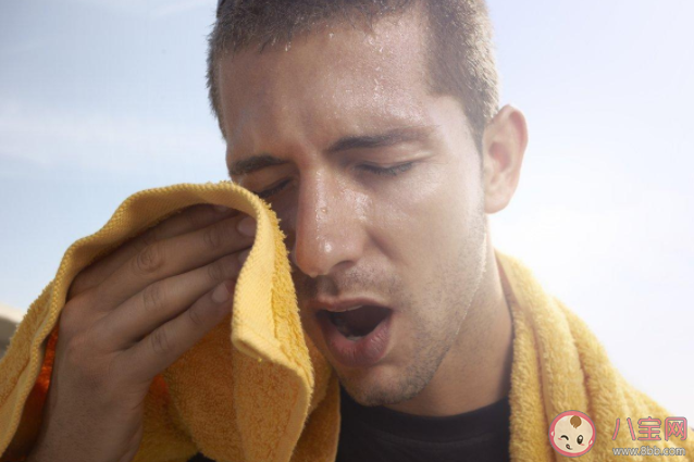 愛(ài)出汗是身體發(fā)虛嗎 為什么有的人又很難出汗