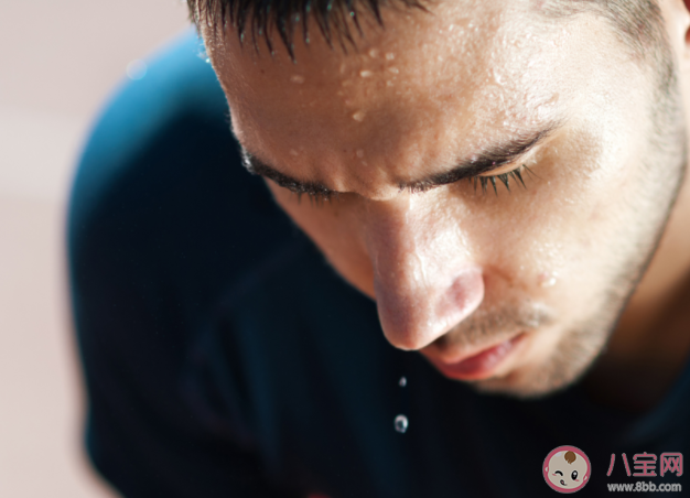 愛(ài)出汗是身體發(fā)虛嗎 為什么有的人又很難出汗