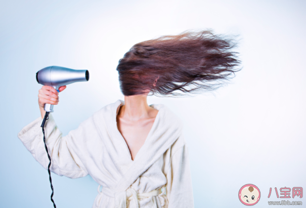 洗頭是早上洗還是晚上洗好 洗完頭如何正確干發