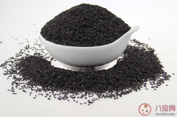 黑芝麻和白芝麻哪個更有營養 經常吃黑芝麻有什么好處 黑芝麻和白芝麻哪個更有營養 經常吃黑芝麻有什么好處