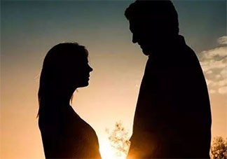 如何擺脫對戀人的過度依賴 戀愛中過度依賴戀人怎么辦