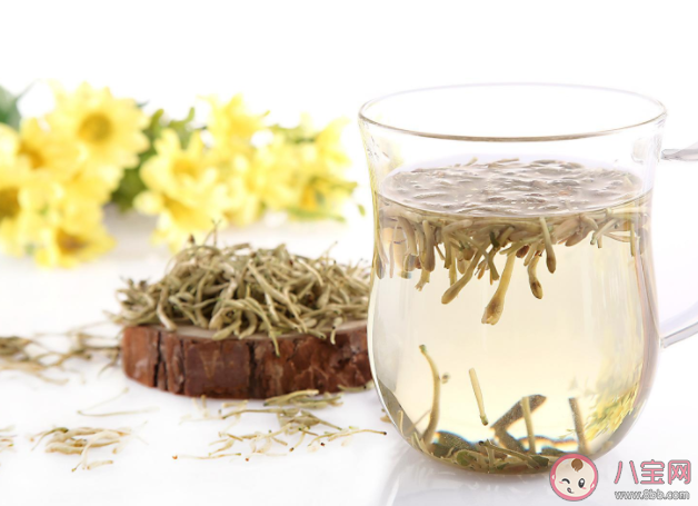 金銀花能和菊花一起泡水喝嗎 金銀花和菊花一起泡水喝有什么功效 金銀花能和菊花一起泡水喝嗎 金銀花和菊花一起泡水喝有什么功效