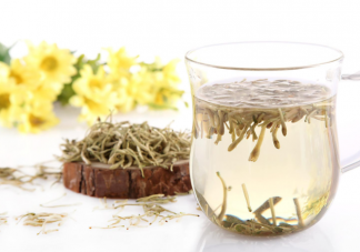 金銀花能和菊花一起泡水喝嗎 金銀花和菊花一起泡水喝有什么功效