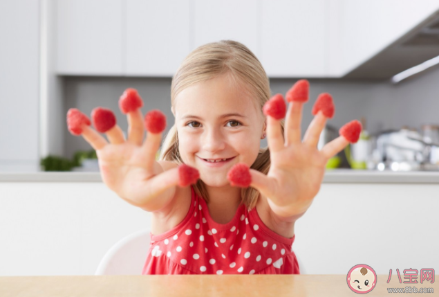 月經初潮提前是性早熟嗎 怎么告訴孩子第一次來月經