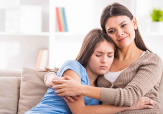 月經初潮提前是性早熟嗎 怎么告訴孩子第一次來月經