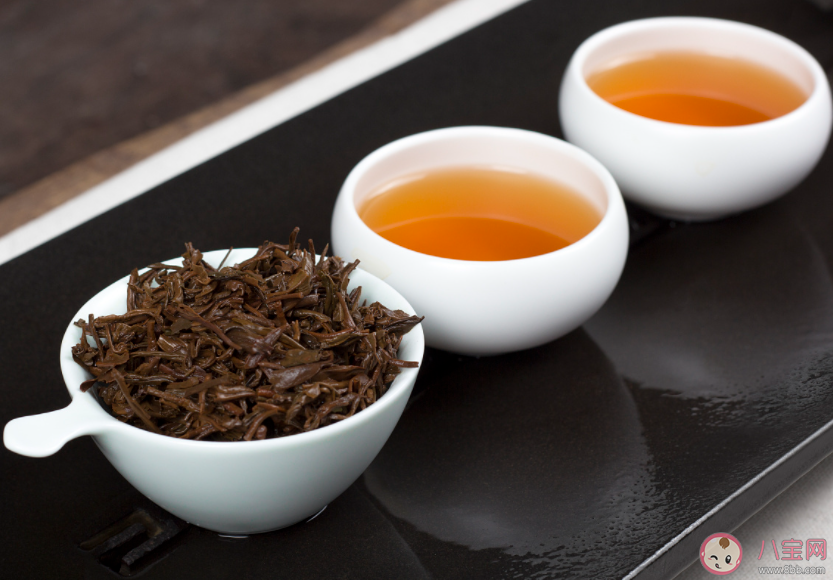 用茶葉水喝藥真的可以降低藥性嗎 吃藥該喝什么水