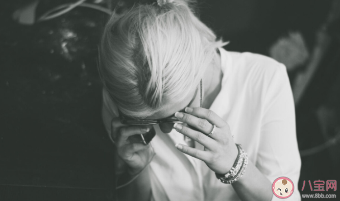 季節(jié)性抑郁有什么癥狀 季節(jié)性抑郁要緊嗎