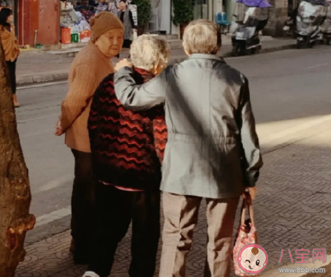 哪一次擁抱經(jīng)歷讓你印象深刻 為什么擁抱能讓人覺得安心治愈