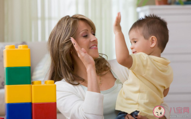 不同階段父母怎么和孩子玩 父母和孩子一起玩能學(xué)到什么