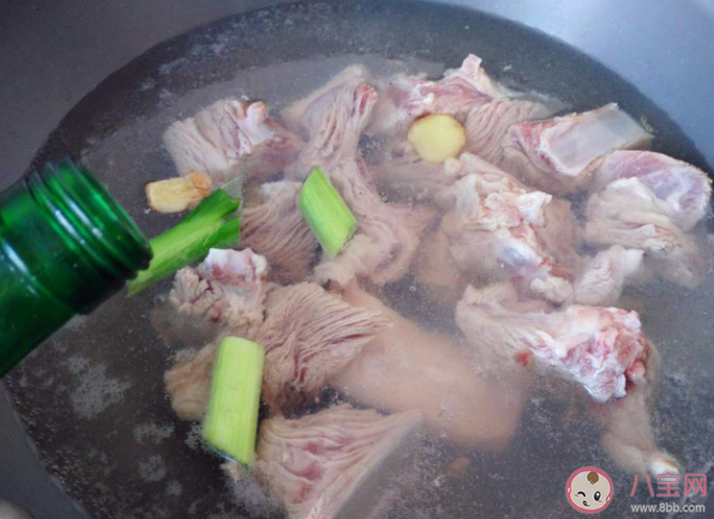 為什么食物要焯水 焯水小技巧有哪些 為什么食物要焯水 焯水小技巧有哪些