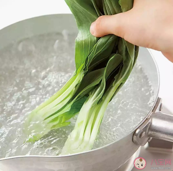為什么食物要焯水 焯水小技巧有哪些 為什么食物要焯水 焯水小技巧有哪些