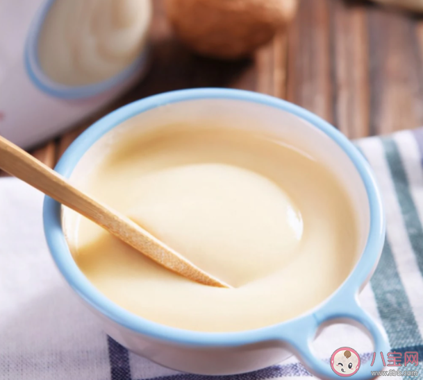 寶寶第一口輔食新說(shuō)法是什么 添加輔食要先避開(kāi)容易過(guò)敏的嗎