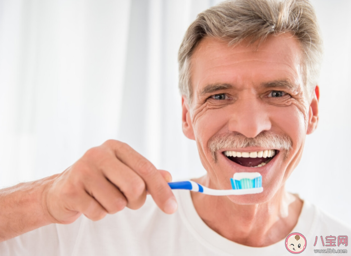 睡前偷偷吃一口還要再刷牙嗎 睡前不刷牙可以嗎