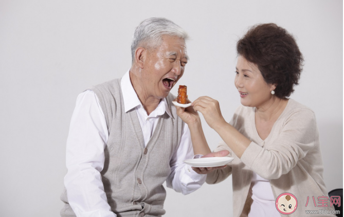 食物塞牙縫會有什么影響 為什么吃東西老是塞牙齒