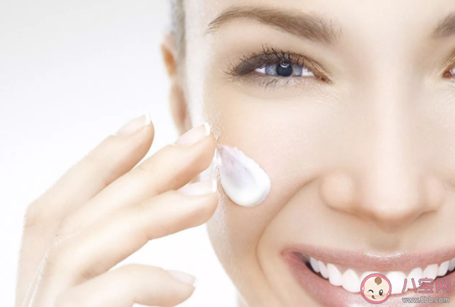 為什么一到秋冬季節就皮膚干燥 一到秋冬季就身體干燥怎么辦