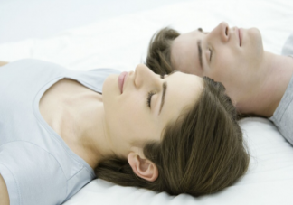 怎么睡覺容易性沖動 什么睡姿有利于性功能健康