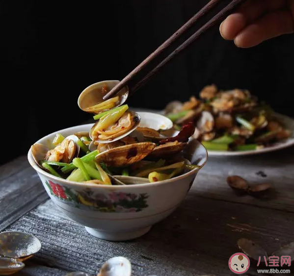 痛風患者一點海鮮都不能吃嗎 正常人吃海鮮過多會引起尿酸偏高嗎