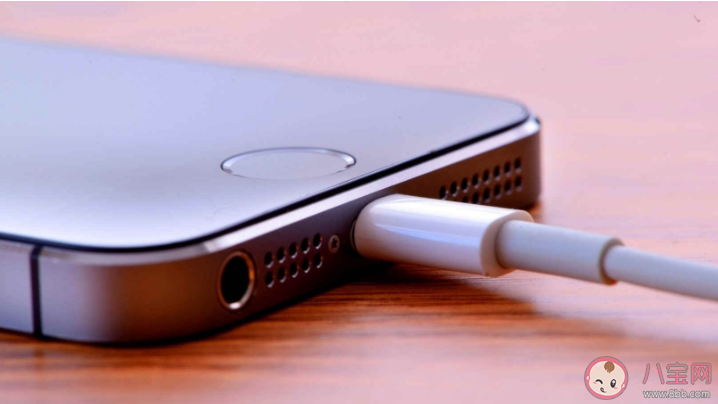 手機充電越來越快安全嗎 快充會不會損害電池