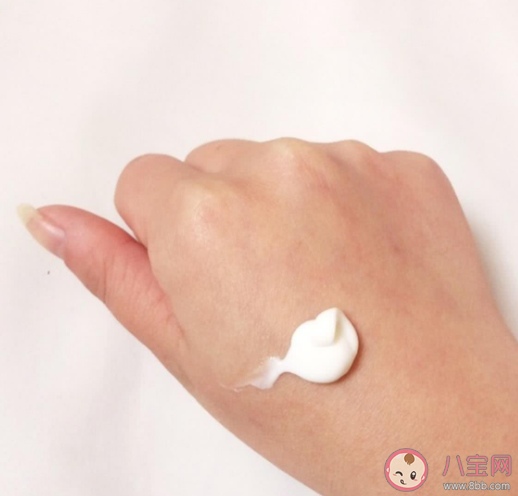 身上容易干燥起皮用什么身體乳比較好 身體乳怎么用才正確