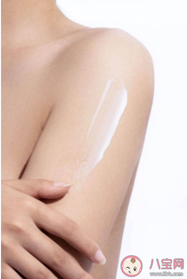 身上容易干燥起皮用什么身體乳比較好 身體乳怎么用才正確