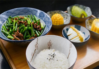 只要超過8小時就是隔夜飯 吃不完的菜應該如何保存