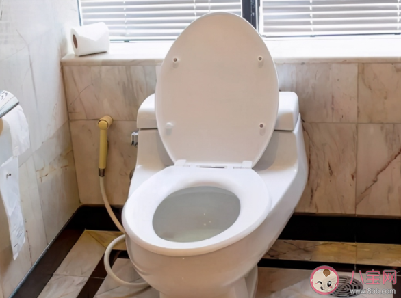 上廁所玩手機容易傳播疾病是真的嗎 關于廁所的小知識 上廁所玩手機容易傳播疾病是真的嗎 關于廁所的小知識