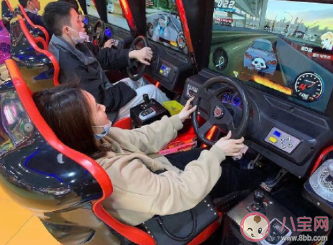 如何看待年輕人為快樂買單 你怎樣看待這樣的消費習慣