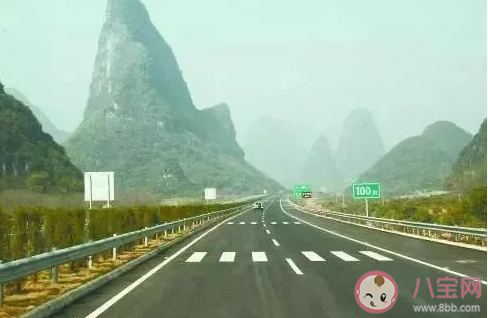 高速公路上和斑馬線類似的白色平行線是干嘛用的 螞蟻莊園小課堂11月27日答案 高速公路上和斑馬線類似的白色平行線是干嘛用的 螞蟻莊園小課堂11月27日答案