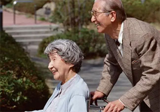 多個子女如何正確贍養(yǎng)老人 多子女的家庭老人由誰來養(yǎng)