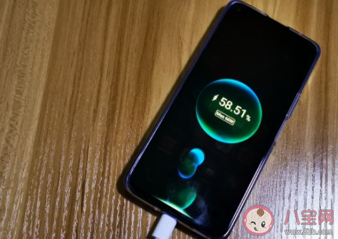 手機(jī)邊玩邊充電會損害電池嗎 手機(jī)邊玩邊沖真的好么