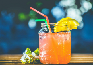 倆小伙只喝飲料不喝水全身長滿石頭是怎么回事 只喝飲料不喝水有什么危害