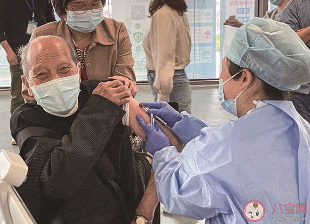 為什么老年人也要打新冠疫苗 打完疫苗后一定要留觀半小時嗎