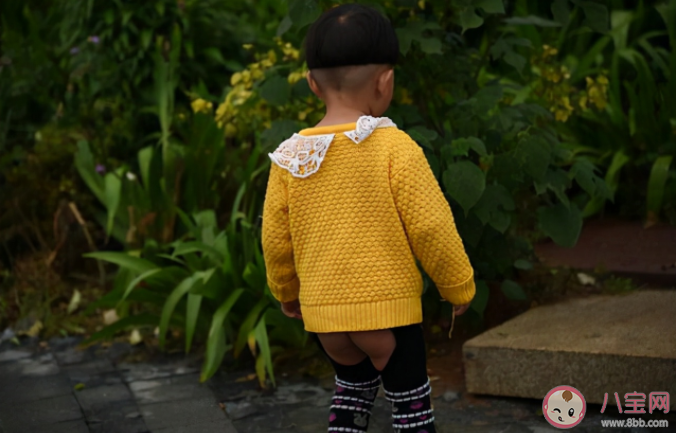 為什么現在給孩子穿開襠褲漸漸少了 給孩子穿開襠褲有什么壞處 為什么現在給孩子穿開襠褲漸漸少了 給孩子穿開襠褲有什么壞處