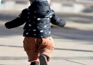 為什么現在給孩子穿開襠褲漸漸少了 給孩子穿開襠褲有什么壞處